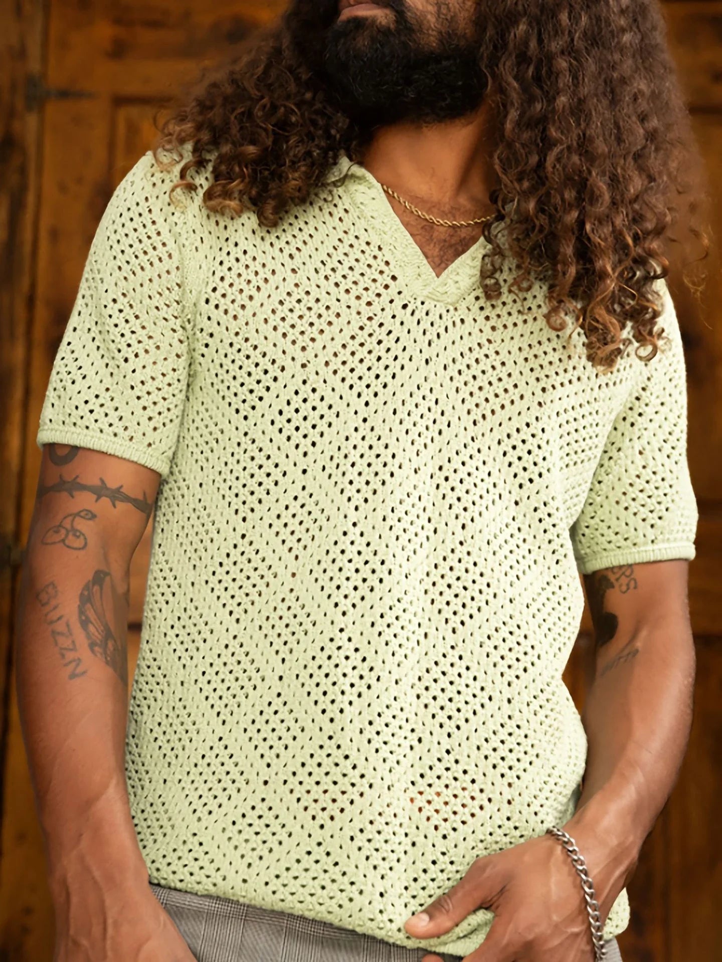 Comfortable and stylish men's knitted summer shirt in green with relaxed, pullover design