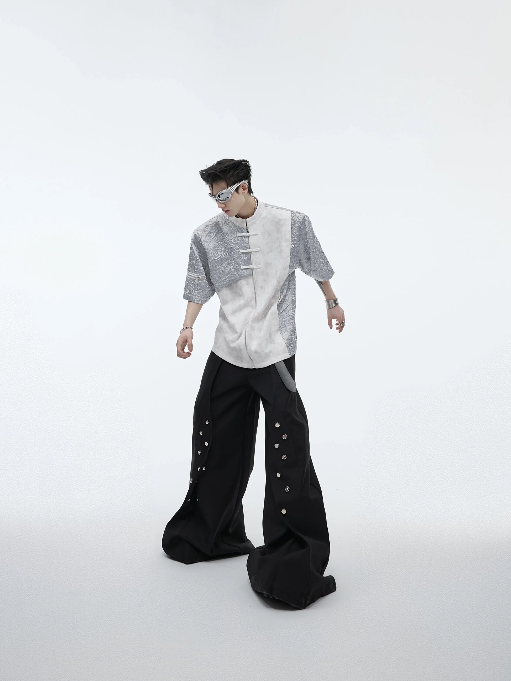 A black and white t-shirt with padded shoulders and a buckle design, offering a relaxed and comfortable fit.