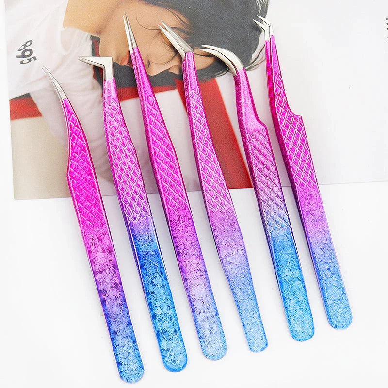 Elegant and precise eyelash tweezers with an ice flower design, perfect for salon-quality lash extensions and eyebrow grooming.