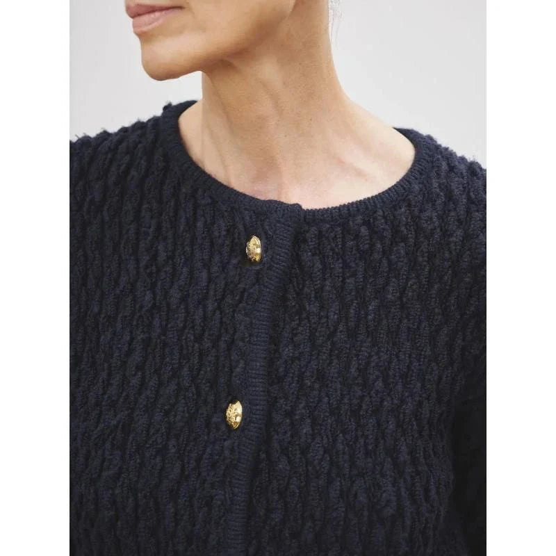 Elegant knitted cardigan for women in premium wool fabric, featuring O-neck collar and convenient pockets