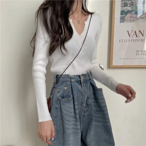 Woman wearing a brown knitted long-sleeved v-neck shirt in a casual, stylish outfit