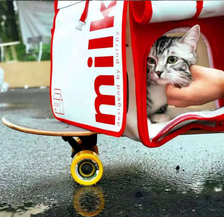 A stylish and practical one-shoulder handbag in eggshell milk color, featuring a simple and sophisticated design for the modern cat lover.