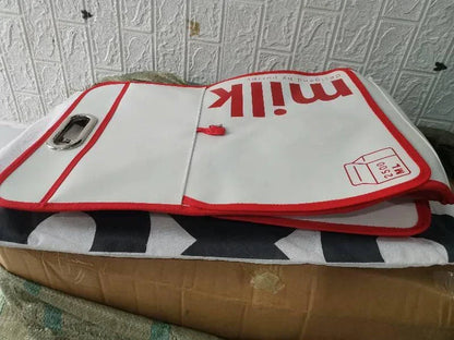 A stylish and practical one-shoulder handbag in eggshell milk color, featuring a simple and sophisticated design for the modern cat lover.