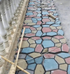 Garden Path Maker Mold - Create custom cement or red mud paths for your outdoor space with this versatile DIY tool