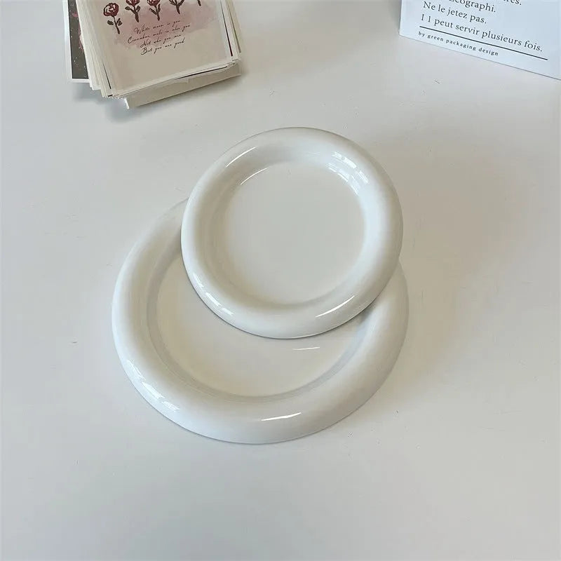 White porcelain plate with chubby toot bear design, shown in small 15cm and large 20cm sizes.