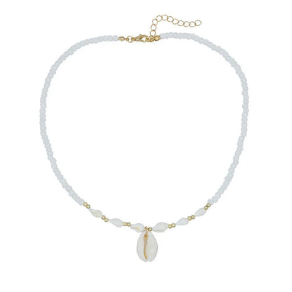 White shell necklace with conch pendant on 45cm chain, electroplated finish.