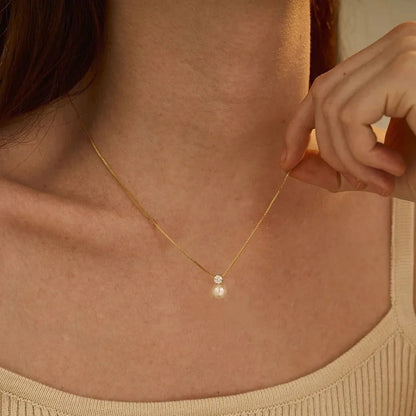 Women's stainless steel necklace with imitation pearl and zircon pendant on box chain