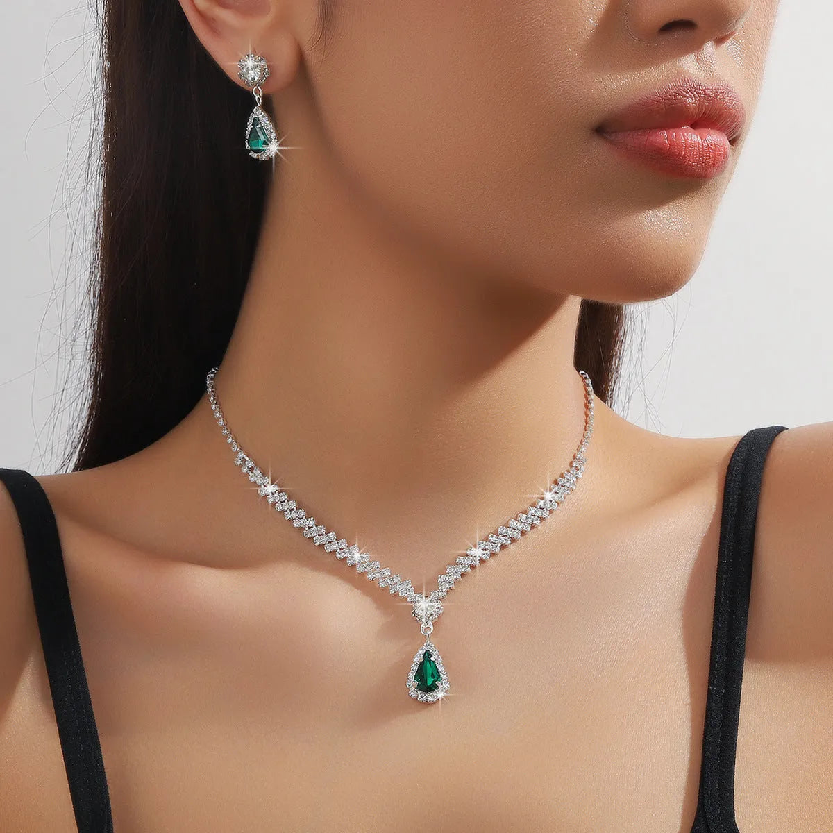 Rhinestone claw chain necklace and earrings set with water drop shaped pendants