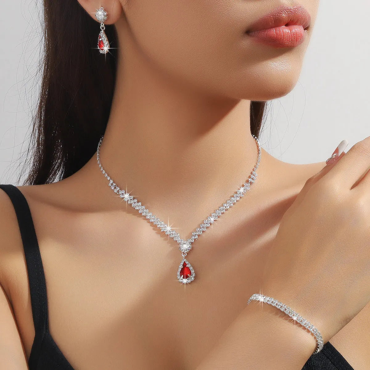 Rhinestone claw chain necklace and earrings set with water drop shaped pendants