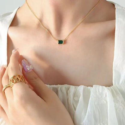 Gold geometric pendant necklace with quadrilateral shape and inlaid Lvzuan stones