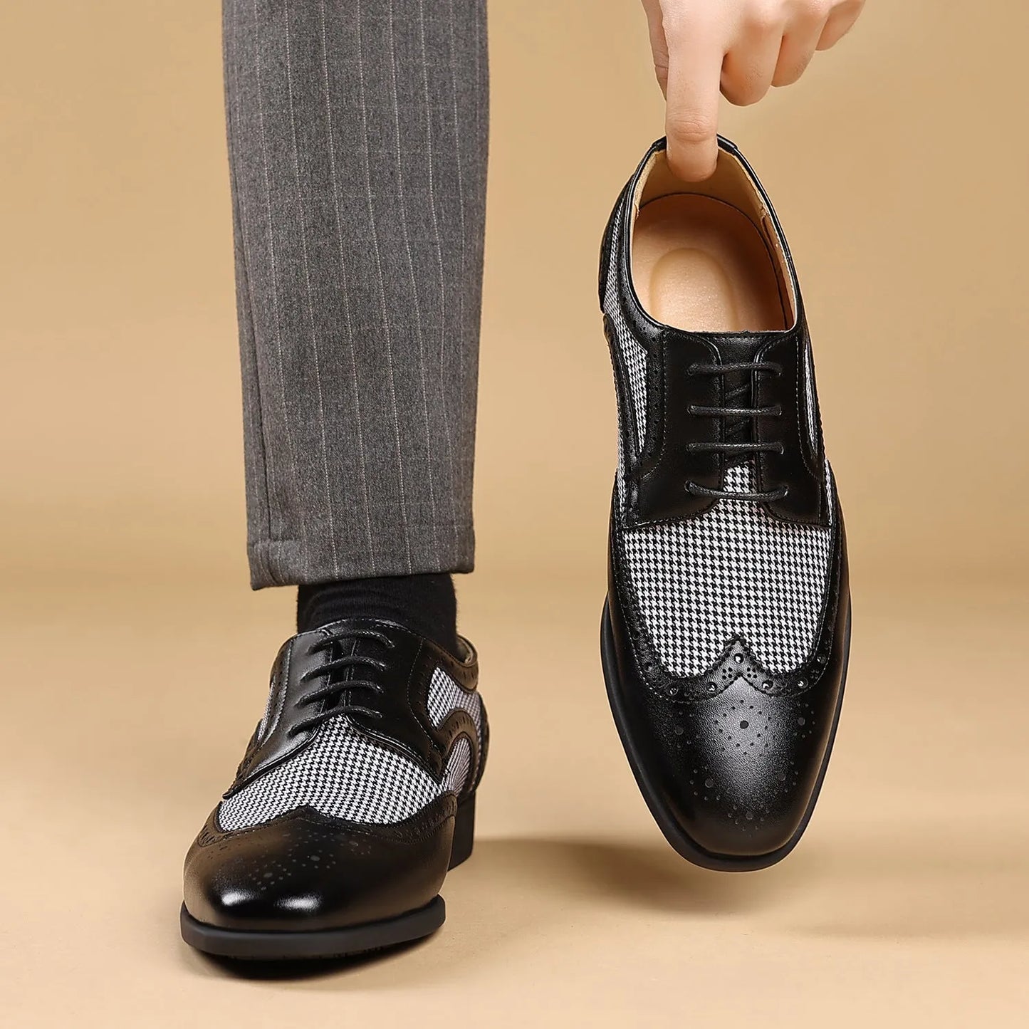 Men's imitation houndstooth casual leather shoes with canvas upper and rubber sole in black colour