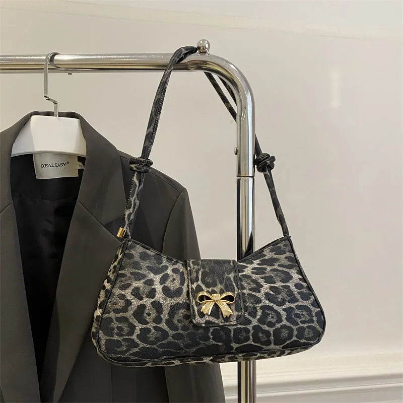Women's large capacity casual handbag in black with sandwich pockets measuring 27cm wide