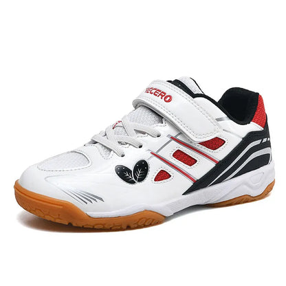 Breathable badminton shoes with ribbed outsoles in white and blue colour, low-top design