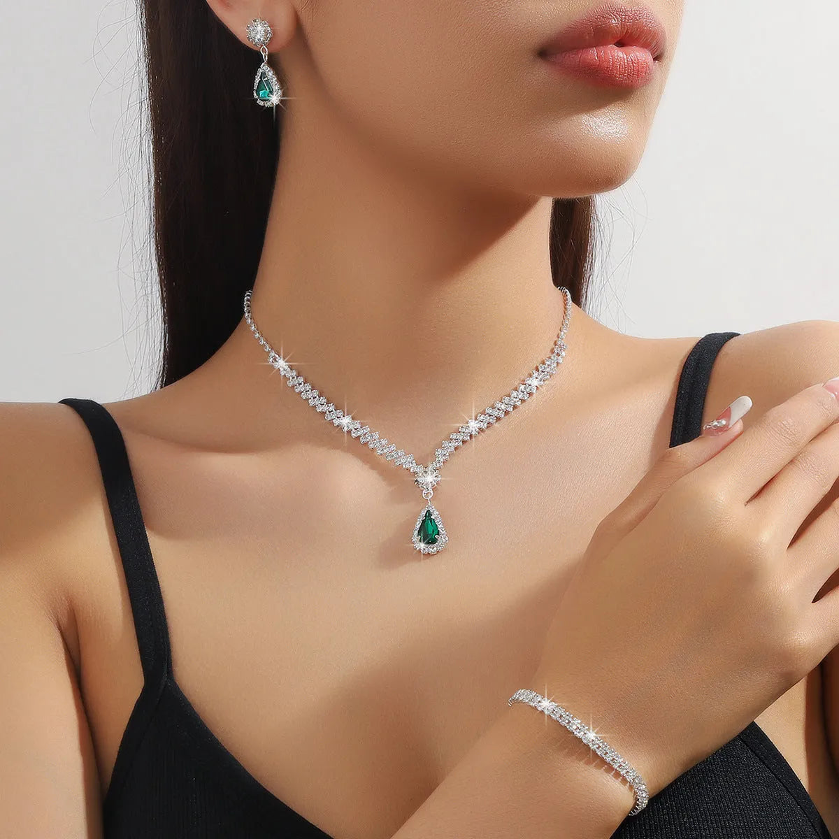 Rhinestone claw chain necklace and earrings set with water drop shaped pendants
