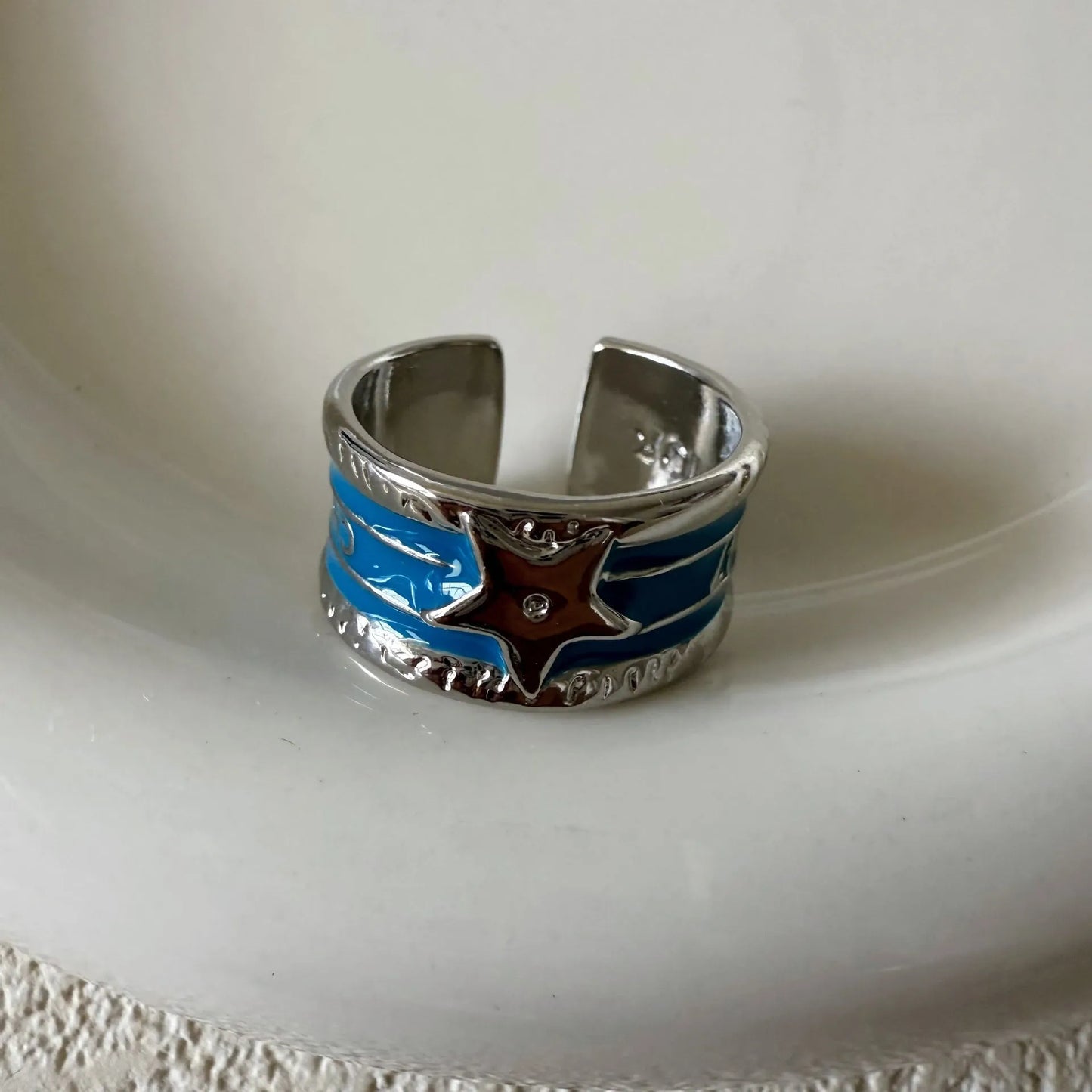 Geometric drop oil women's ring with adjustable band in distressed electroplated finish.