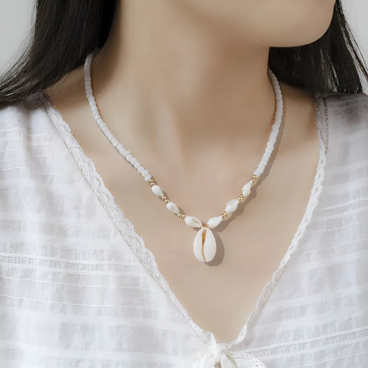 White shell necklace with conch pendant on 45cm chain, electroplated finish.