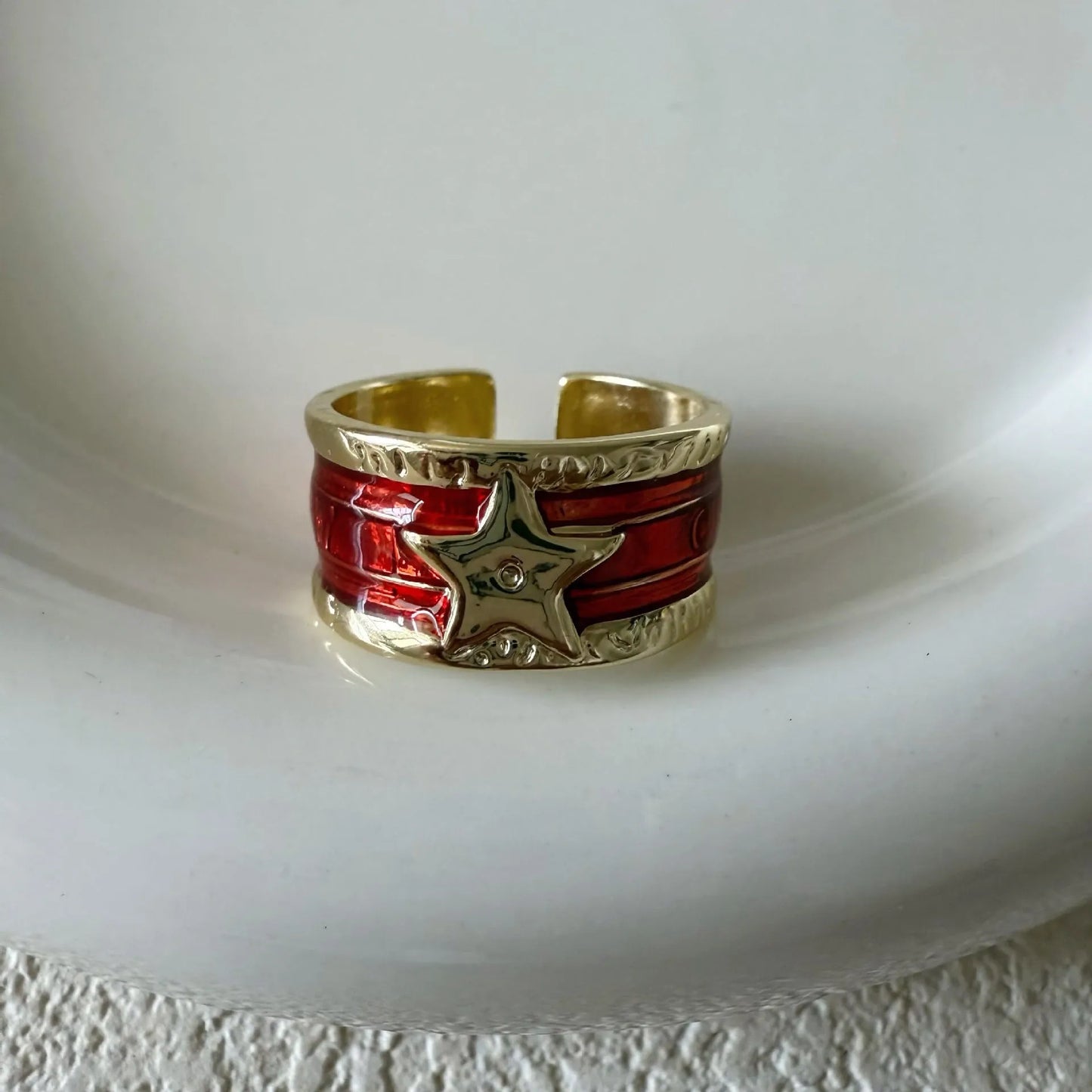 Geometric drop oil women's ring with adjustable band in distressed electroplated finish.