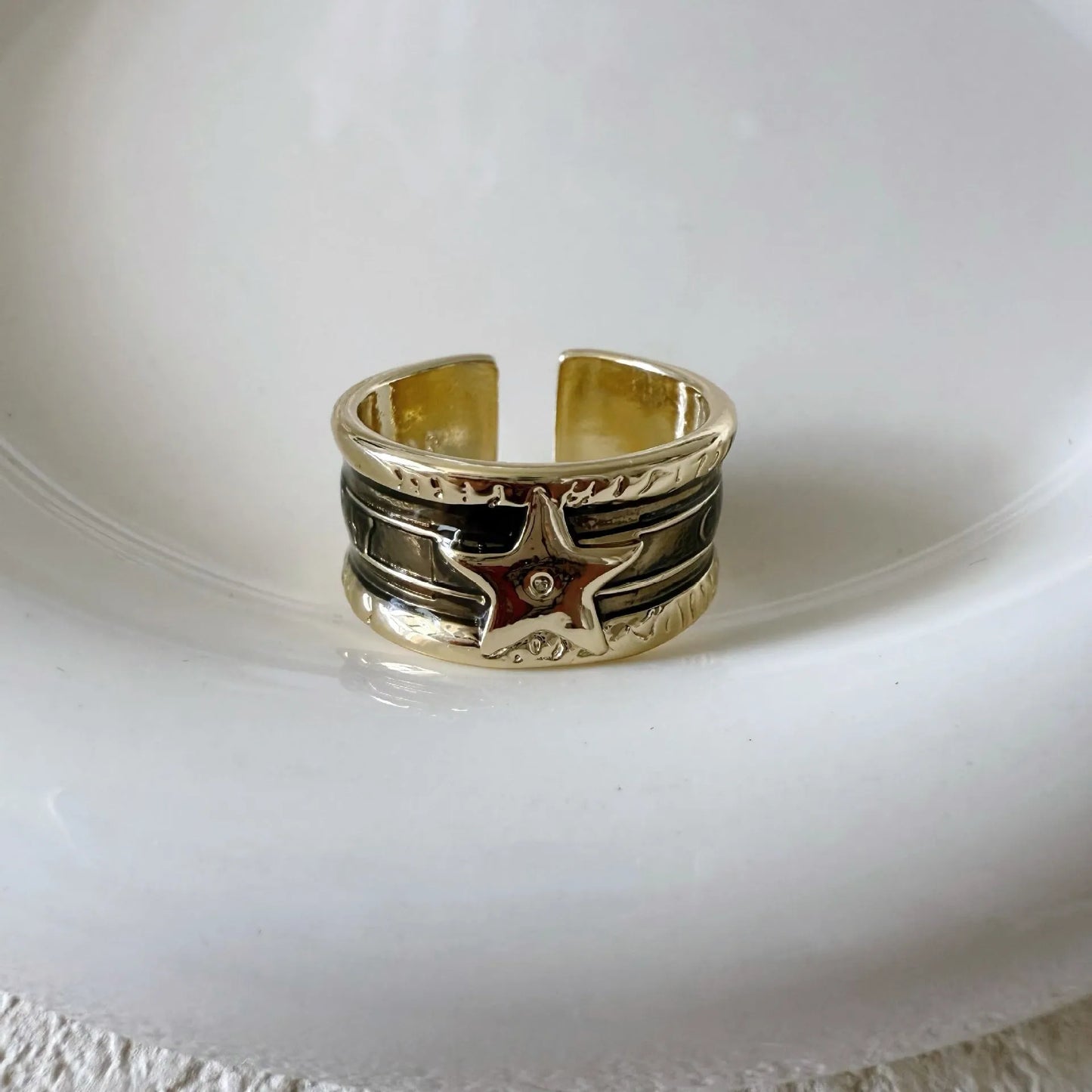 Geometric drop oil women's ring with adjustable band in distressed electroplated finish.