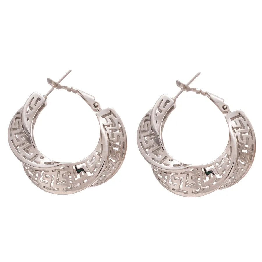 Women's geometric stud earrings with twisted round design in gold and silver finishes, 3cm diameter