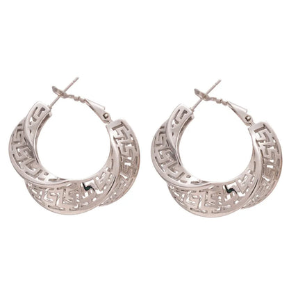 Women's geometric stud earrings with twisted round design in gold and silver finishes, 3cm diameter