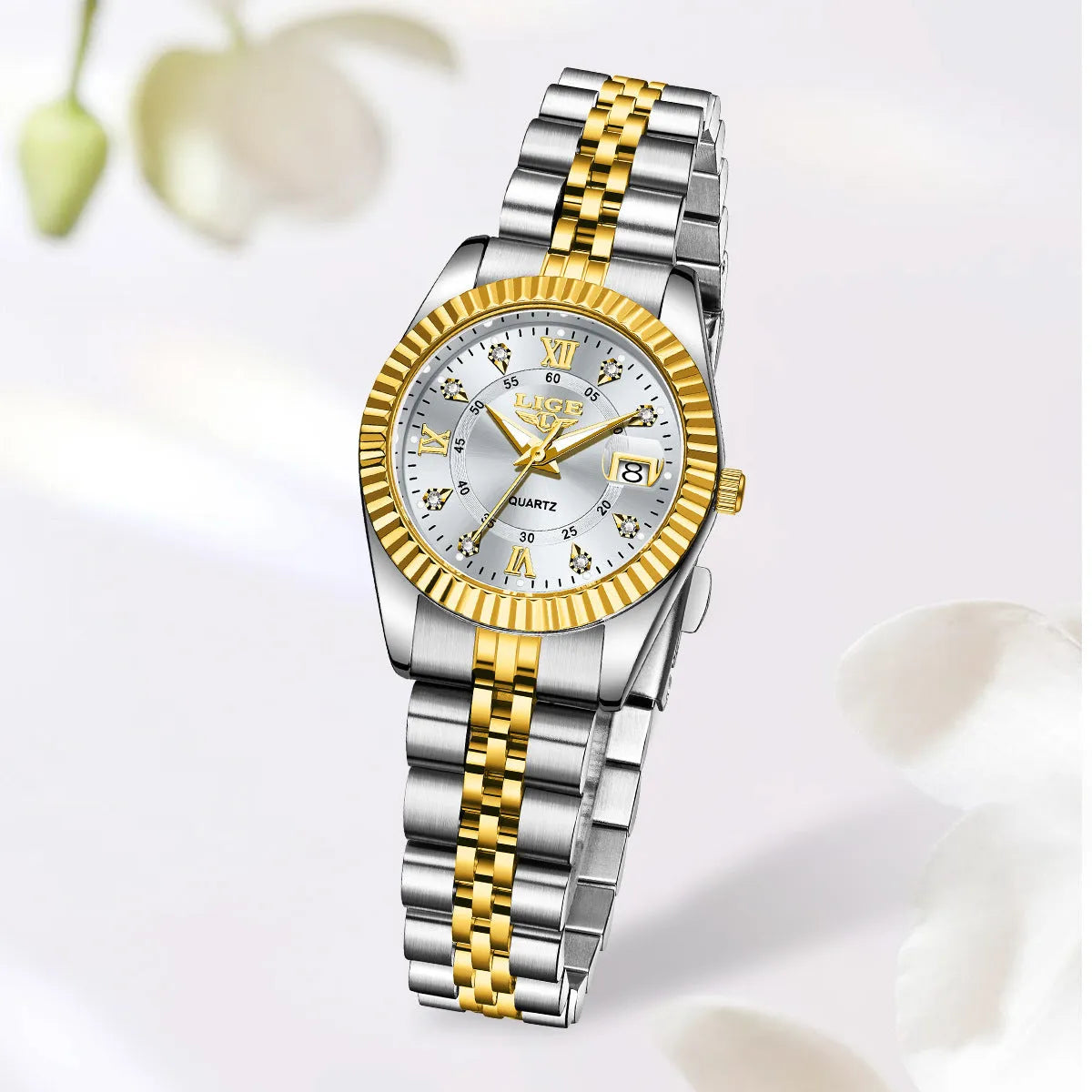 Waterproof leisure couple quartz watch in gold white colour with 10mm thickness on wrist