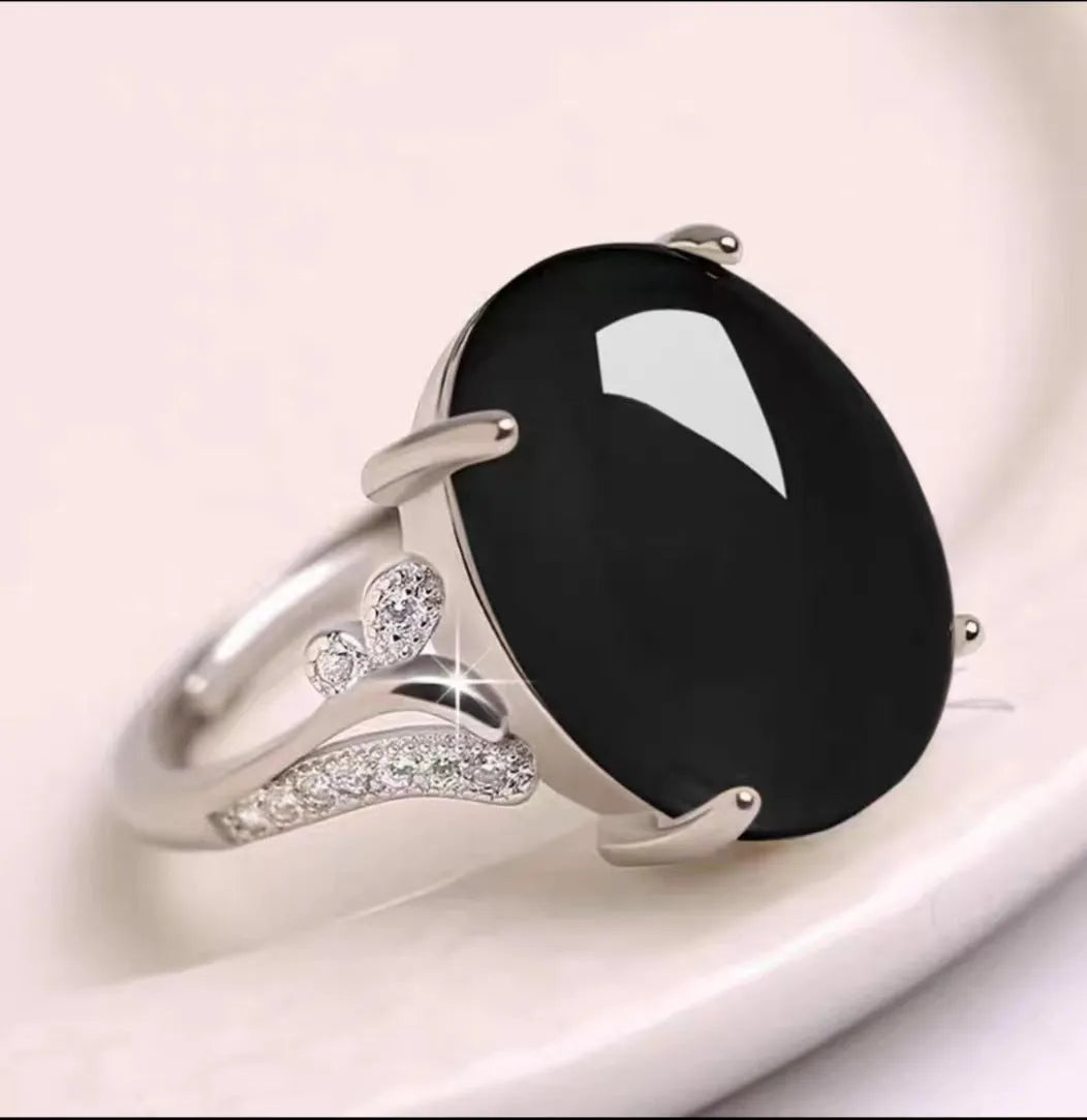 Adjustable alloy women's ring with geometric ethnic design in blue, green, red, yellow, or black.
