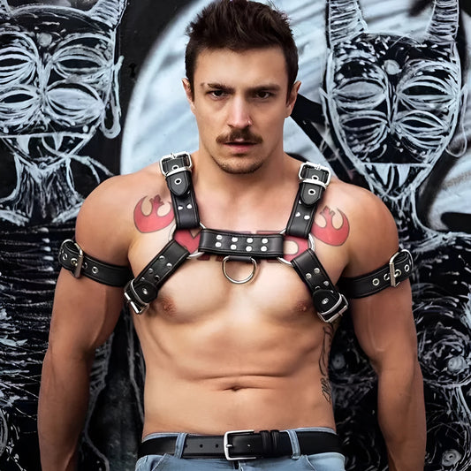 Black leather adjustable shoulder strap for men with metal buckle and riveted details