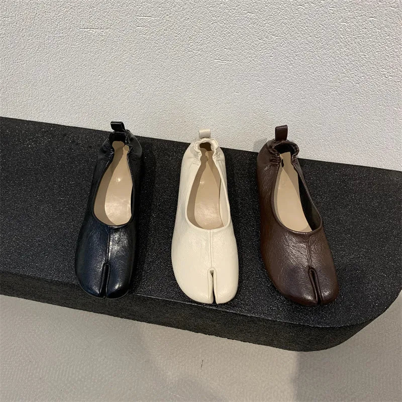 Women's low-heel chunky heel pumps with round toe and split-toe detail, available in black, apricot, and brown, featuring a shallow to high mouth depth, rubber sole, and simple solid colour design for daily Korean-style wear