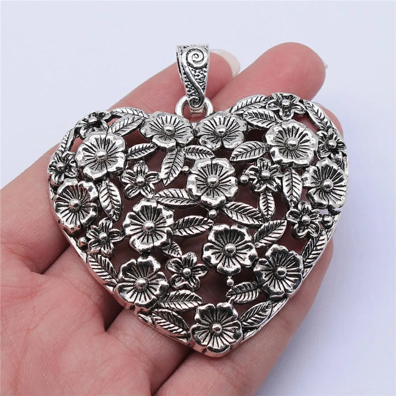 Alloy Hollow Flower Love Pendant Necklace Charm in Ancient Silver Finish European and American Style Jewellery Measuring 67mm by 58mm for Women's Accessories