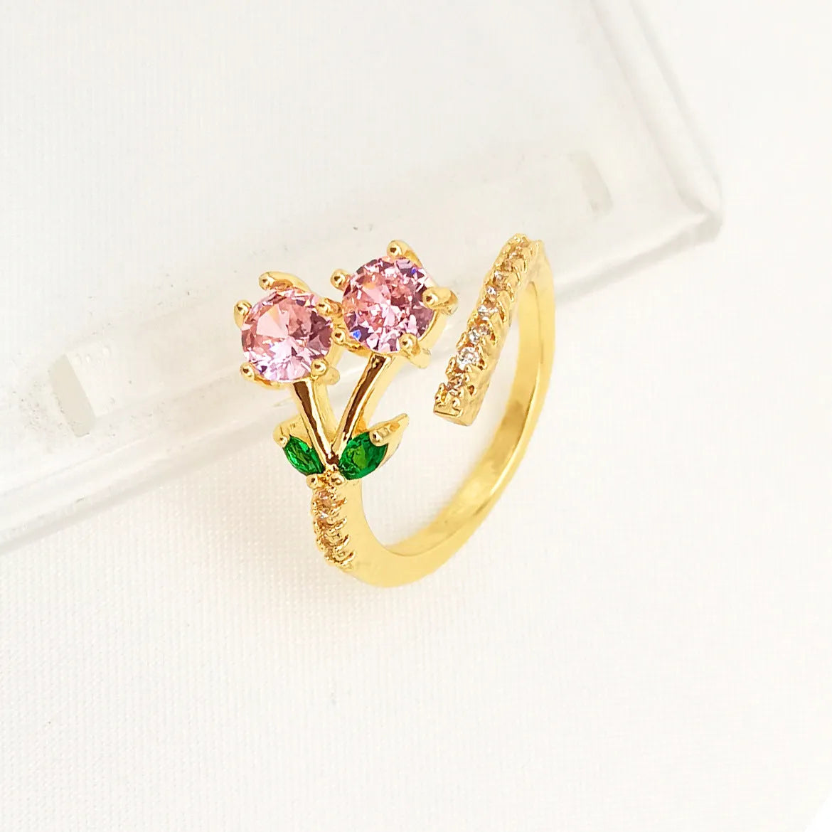 Copper geometric leaf open ring for women with zircon detail and adjustable design