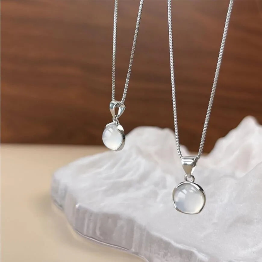 Women's adjustable oval pendant necklace with 21-50cm electroplated chain and artificial crystal