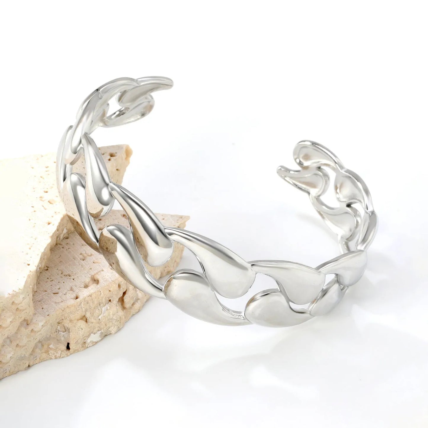 Stainless steel adjustable bracelet showing clasp mechanism and 18-22cm length range