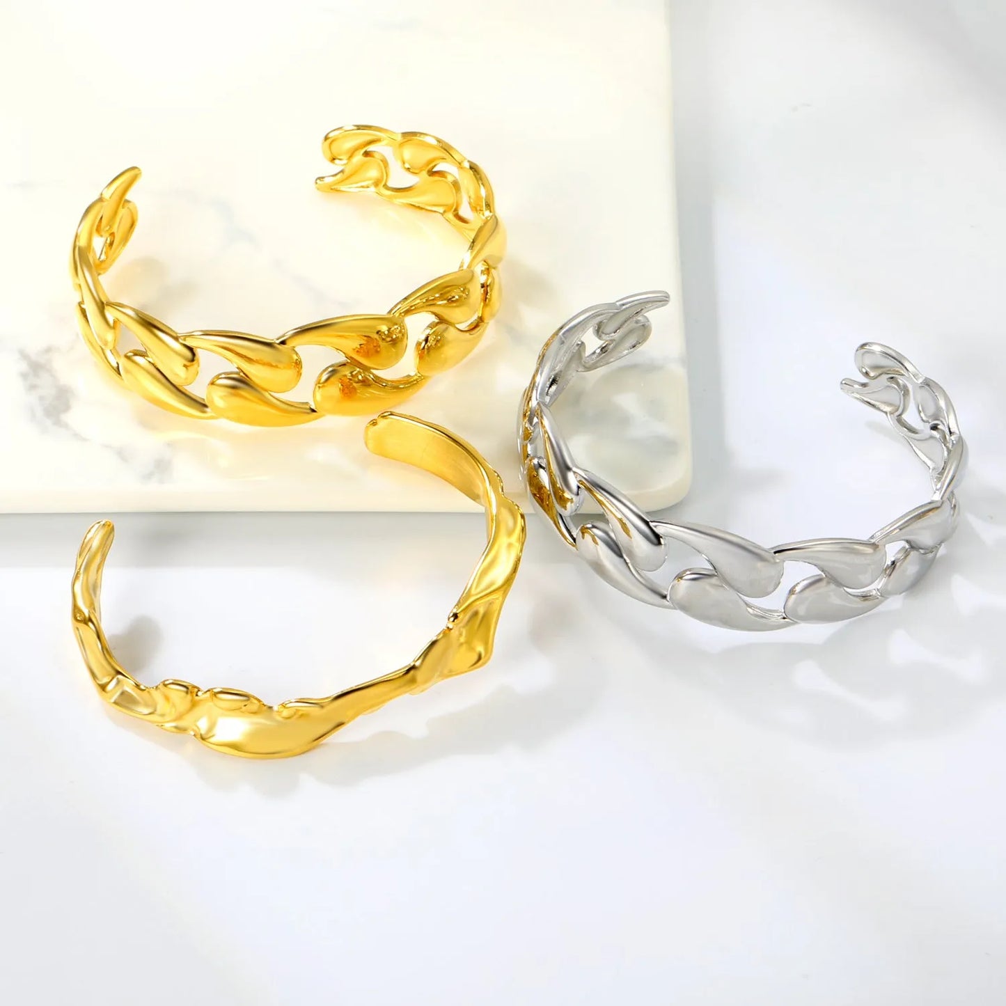 Stainless steel adjustable bracelet showing clasp mechanism and 18-22cm length range