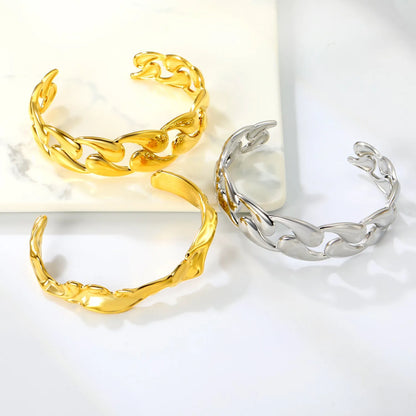 Stainless steel adjustable bracelet showing clasp mechanism and 18-22cm length range