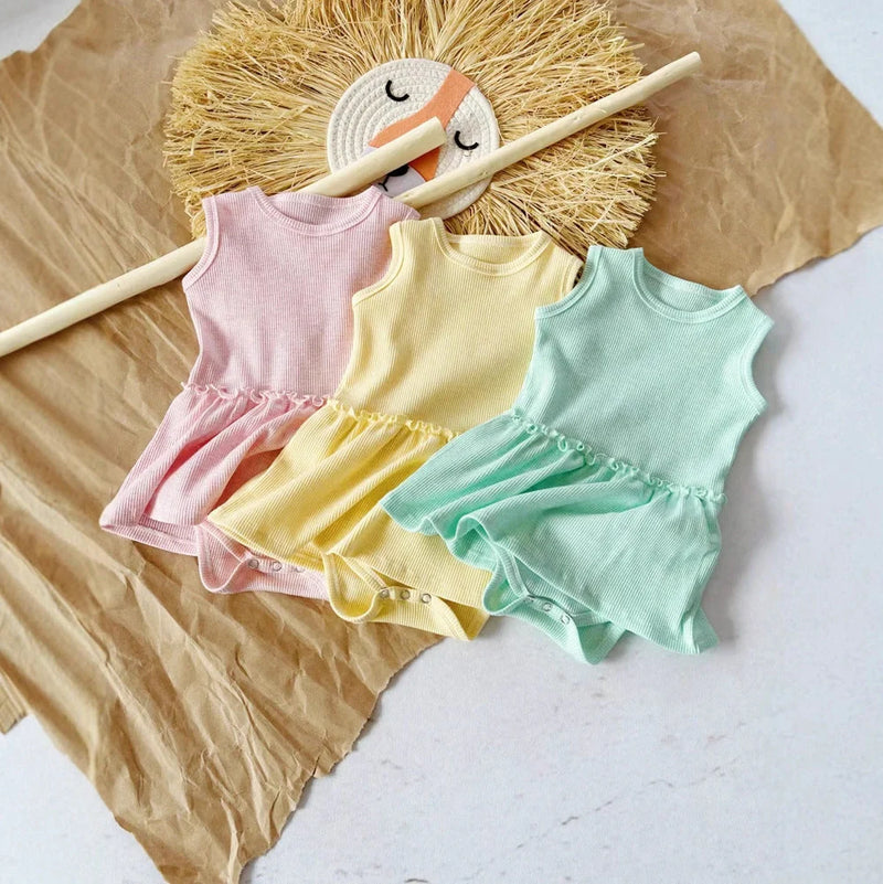 Baby girl sleeveless vest onesie in waffle cotton fabric with five height options from 59cm to 90cm, designed for summer wear with single-breasted closure and triangle jumpsuit style