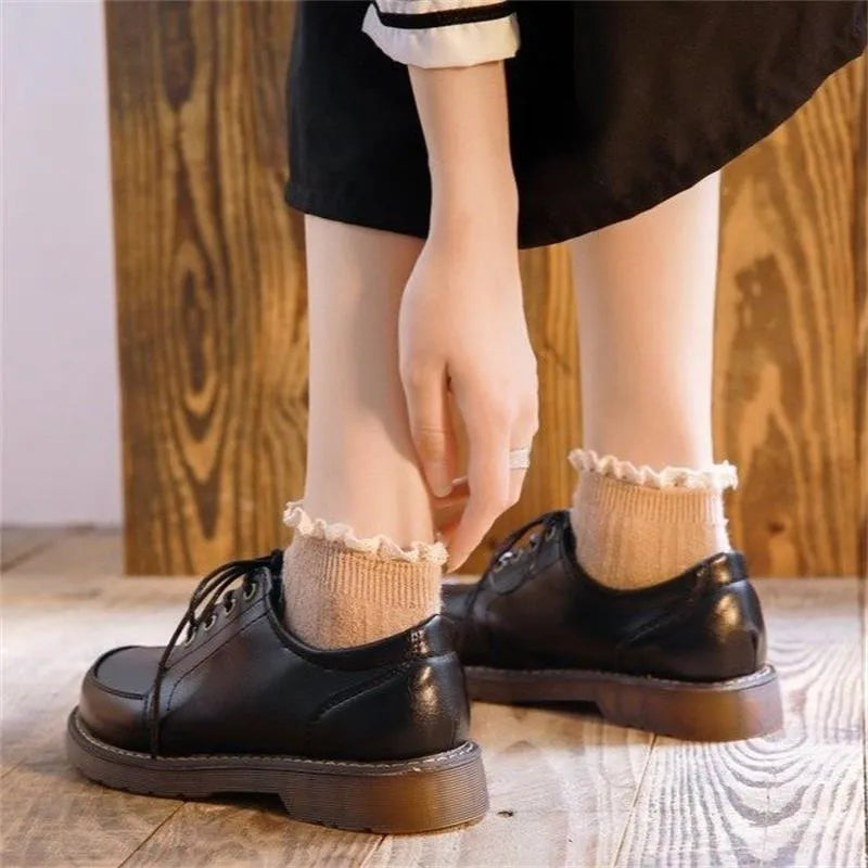 Black retro women's Mary Jane pumps with a low square heel and front lace-up.