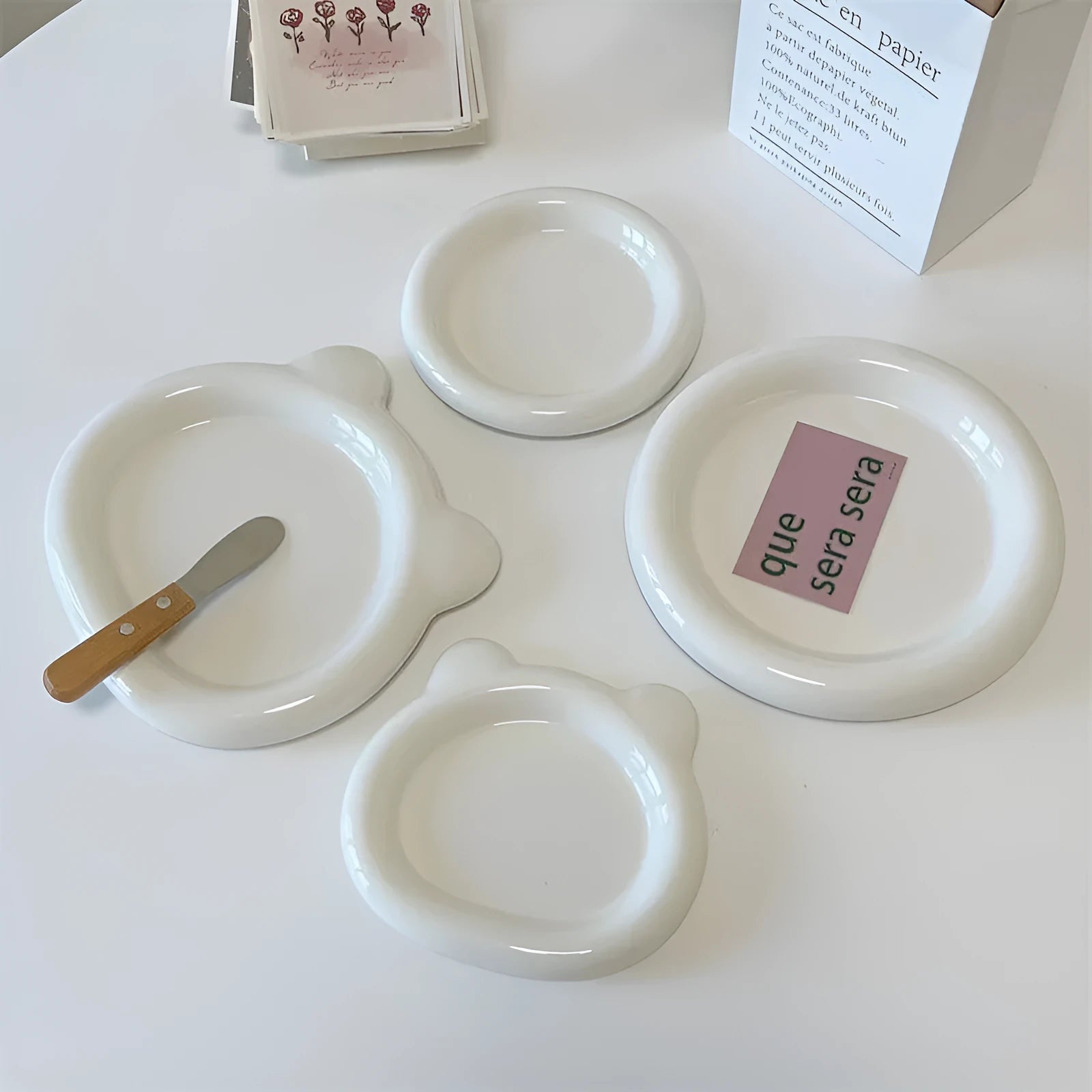 White porcelain plate with chubby toot bear design, shown in small 15cm and large 20cm sizes.