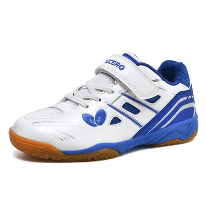 Breathable badminton shoes with ribbed outsoles in white and blue colour, low-top design