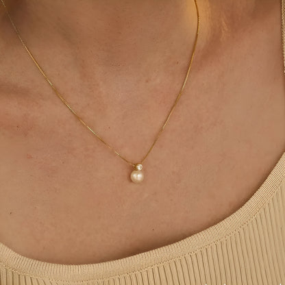 Women's stainless steel necklace with imitation pearl and zircon pendant on box chain