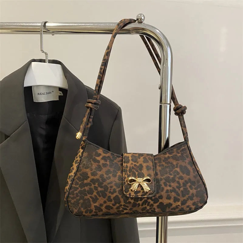Women's large capacity casual handbag in black with sandwich pockets measuring 27cm wide