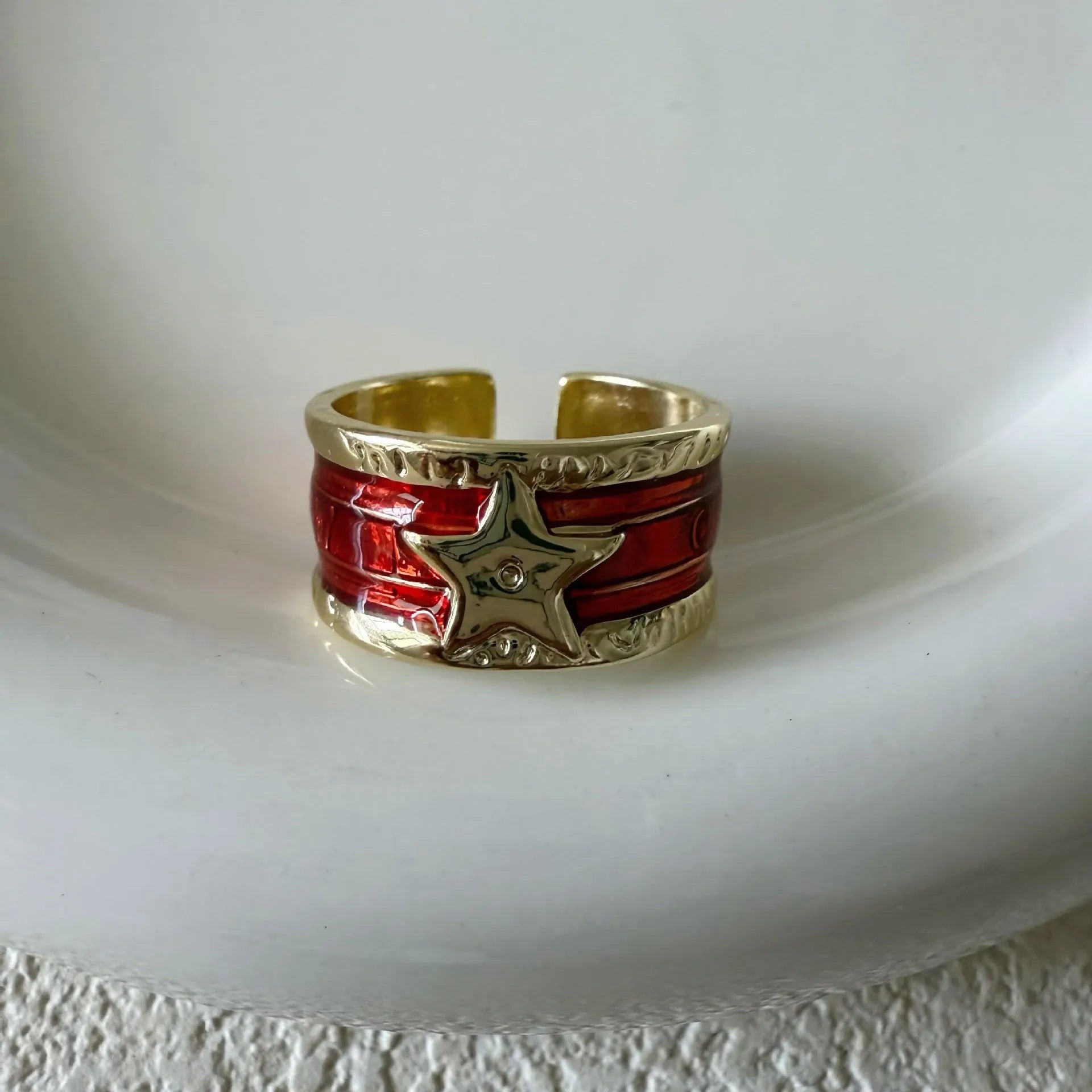 Geometric drop oil women's ring with adjustable band in distressed electroplated finish.