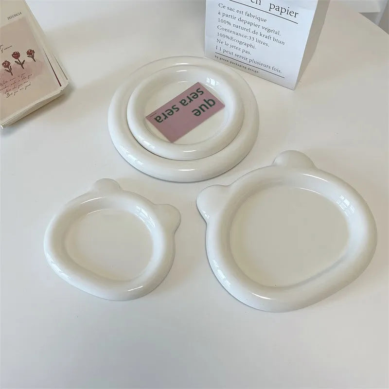 White porcelain plate with chubby toot bear design, shown in small 15cm and large 20cm sizes.