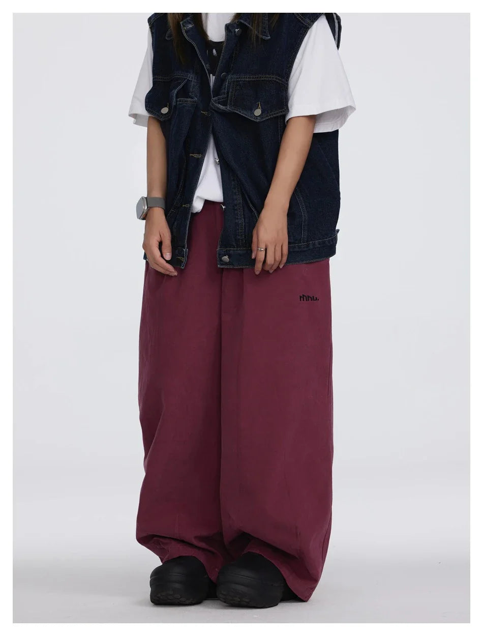 Men's casual cotton trousers in a straight-leg silhouette with a range of classic color options