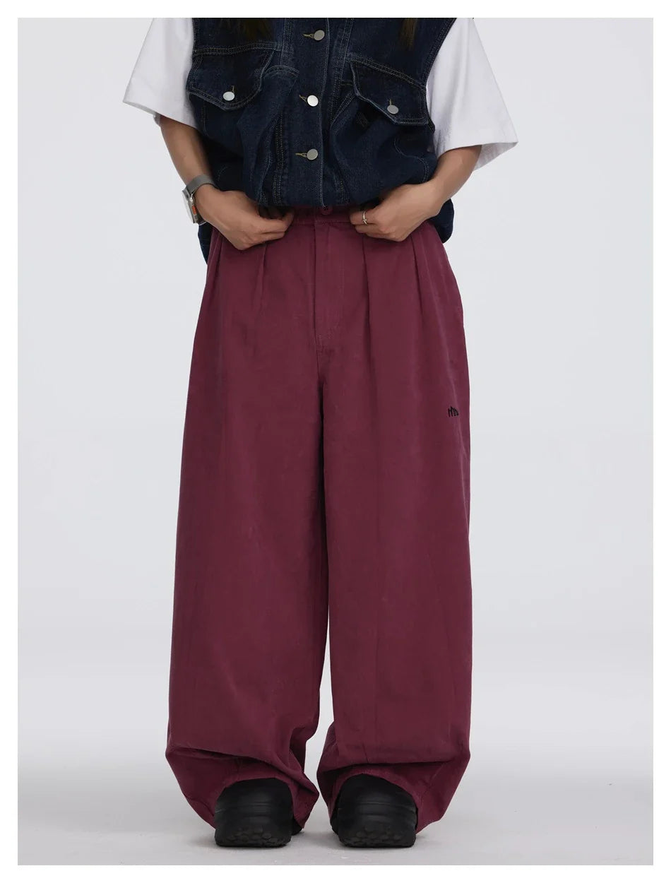 Men's casual cotton trousers in a straight-leg silhouette with a range of classic color options