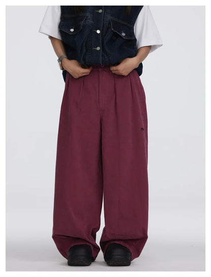 Men's casual cotton trousers in a straight-leg silhouette with a range of classic color options