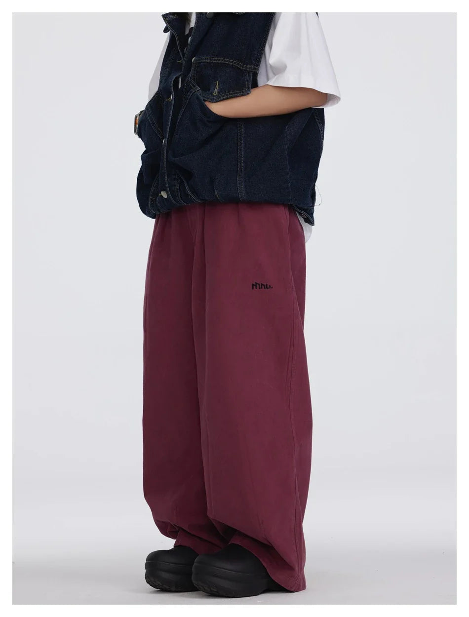 Men's casual cotton trousers in a straight-leg silhouette with a range of classic color options