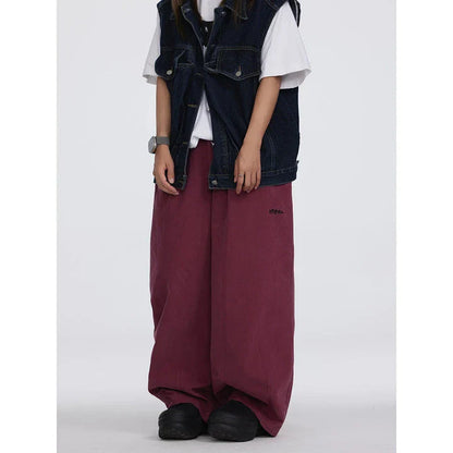 Men's casual cotton trousers in a straight-leg silhouette with a range of classic color options