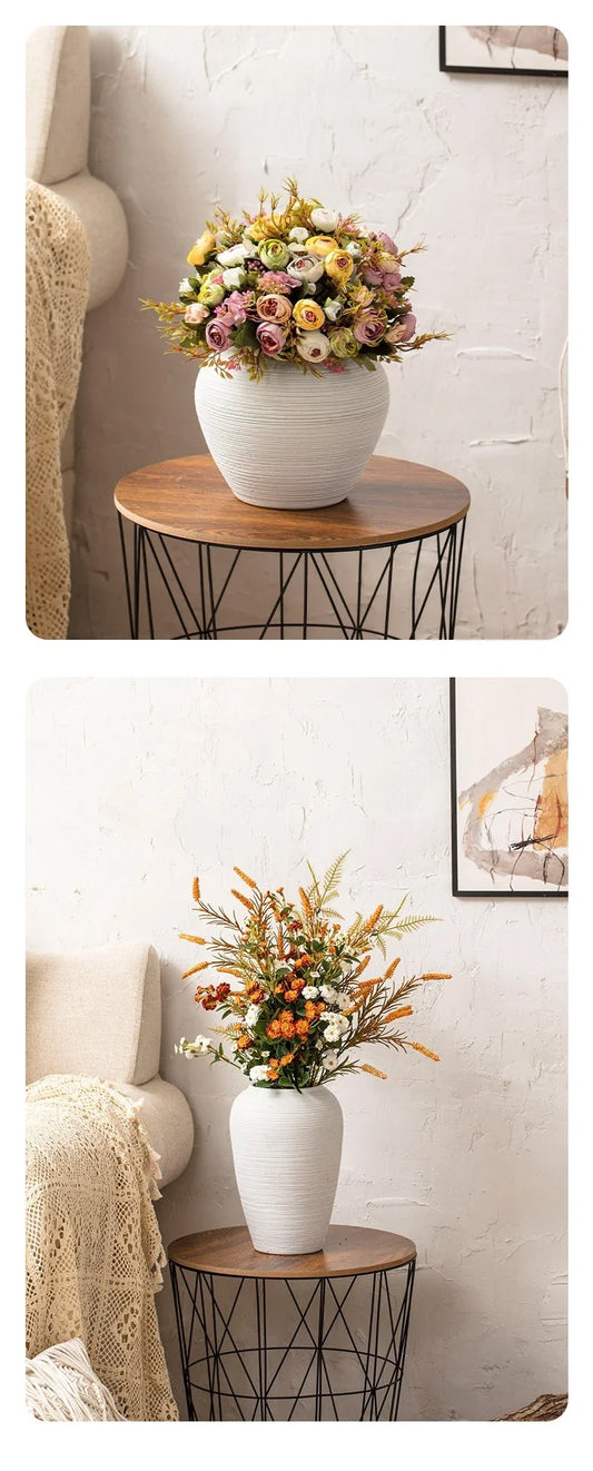 Minimalist Nordic-style table vase with dried flowers or hydroponic display for a serene and elegant home decor accent