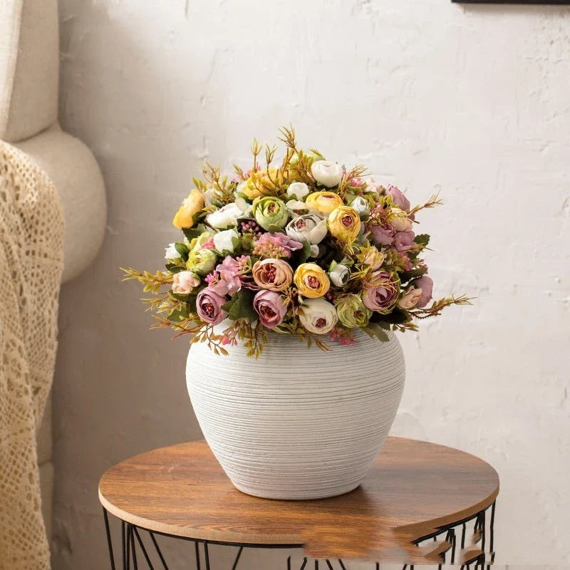 Minimalist Nordic-style table vase with dried flowers or hydroponic display for a serene and elegant home decor accent