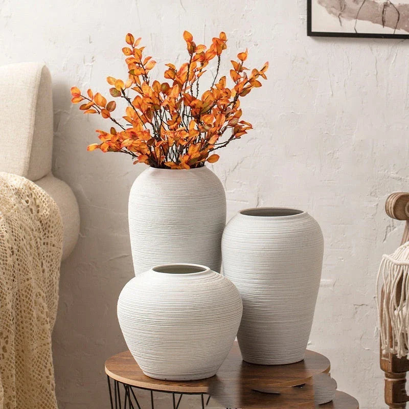 Minimalist Nordic-style table vase with dried flowers or hydroponic display for a serene and elegant home decor accent